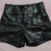 Pantaloncini in pelle