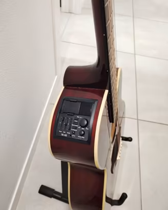 Chitarra Acustica elettrificata.