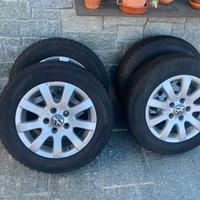 Cerchi in lega Volkswagen da 15 con pneumatici