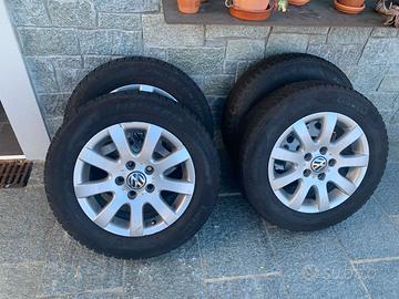 Cerchi in lega Volkswagen da 15 con pneumatici