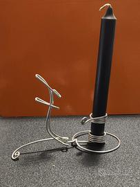 candela nera con porta candele in filo metallico