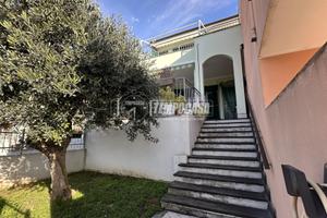 Villetta a schiera con box e giardino