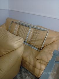 Divano tre più due posti.