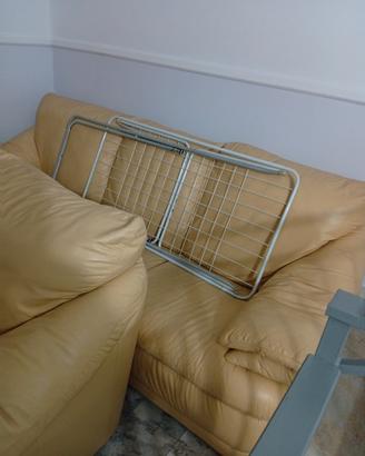 Divano tre più due posti.