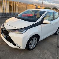 Toyota Aygo 1.0 VVT-i 69 CV 5 porte x-play