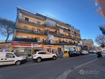 2 LOCALI A NAPOLI