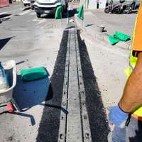 Operaio stradale escavatorista