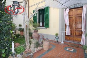 Casa indipendente di 228 m² con più di 5 locali a 