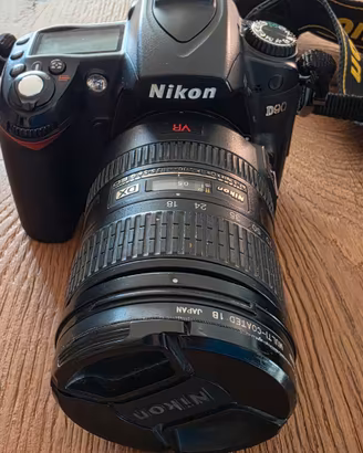 Nikon D90 + obiettivo Nikon  18 200 VR