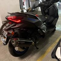 Scooter Xmax 125