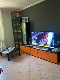 Parete attrezzata. Con vetrina .€180