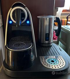 Macchina caffè per capsule Nespresso+montalatte