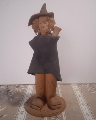 uomo con mantello - statuina di terracotta 