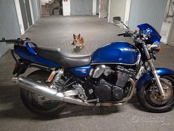 Suzuki gsx inazuma 750 