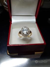 anello 18k con diamanti e zaffiro bianco 