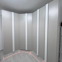 Set camera armadio angolare capiente + 2 comodini