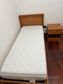 2 Giro letto con doghe - 2 materassi - 2 comodini