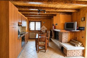CASA SEMINDIPENDENTE A MONTEMEZZO