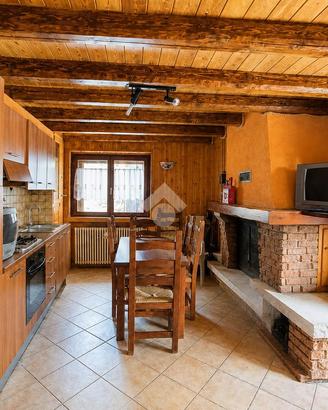 CASA SEMINDIPENDENTE A MONTEMEZZO