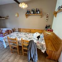 Tavolo con panca ad angolo