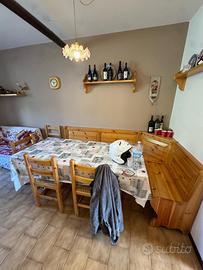 Tavolo con panca ad angolo