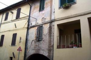 Foligno (S. Eraclio): Rudere con SCIA + S