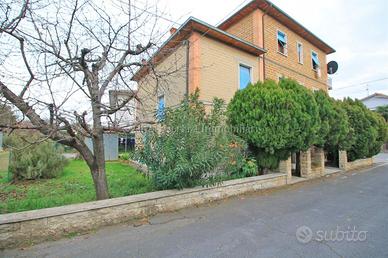 Montepulciano Stazione (SI), porzione di bifamigli