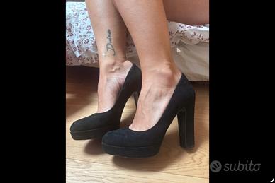 Decollete nere da donna usate con suola consumata