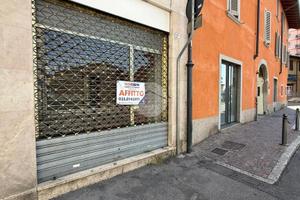 NEGOZIO A AZZANO SAN PAOLO