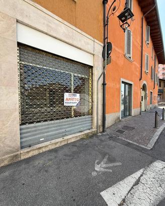 NEGOZIO A AZZANO SAN PAOLO