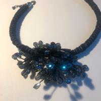 Collana artistica blu luminosissima