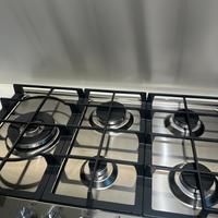 Piano cottura a gas SAMSUNG a 5 forni a incasso.