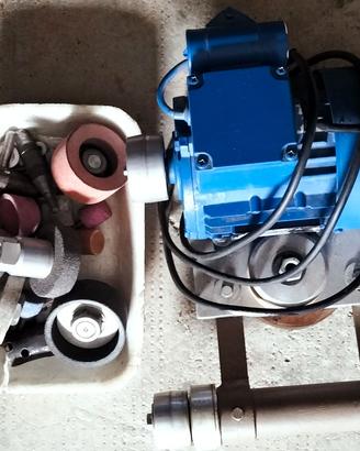 Applicazione rettifica su tornio