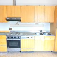 Cucina lineare 360 in legno con tutti elettrodomes