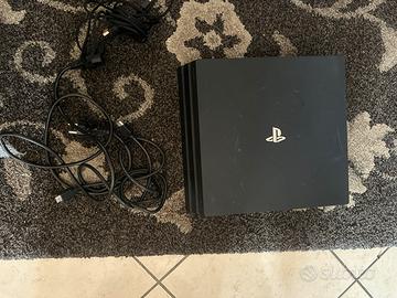 PS4 pro+ 3 joystick + cuffie+ 11 giochi