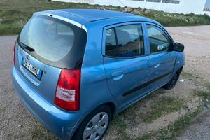 Kia picanto incidentata