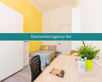 Stanza in appartamento di 212 m² a Milano