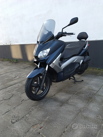 YAMAHA X-MAX 125i -