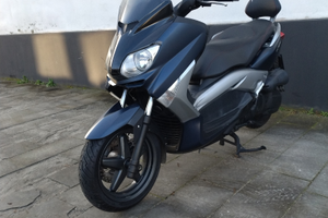YAMAHA X-MAX 125i -