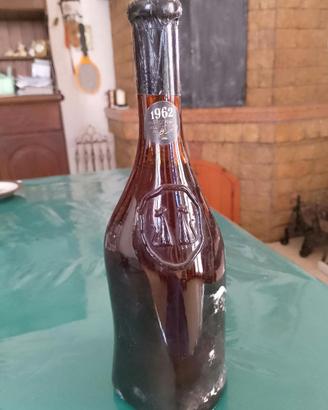 Bottiglia di vino  barolo