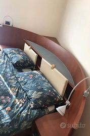 Letto matrimoniale angolare con-comodini integrati