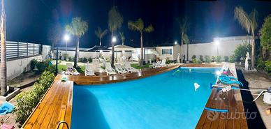 Terreno con piscina e casetta mobile