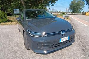 VOLKSWAGEN 8 HYBRID 1.5