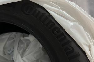 Gomme estive Continental nuove 215/55 R 17 V