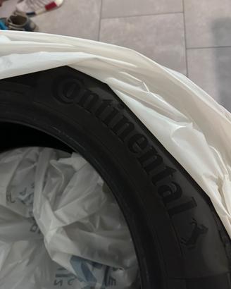 Gomme estive Continental nuove 215/55 R 17 V