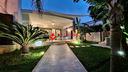 splendida-villa-con-giardino-e-jacuzzi
