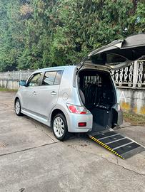 Auto per trasporto e guida Disabili