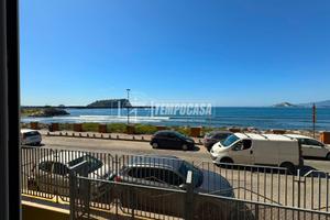 Quadrilocale vista MARE, con box auto.