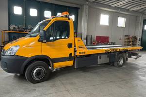 Carroattrezzi iveco Daily 70c17