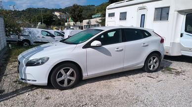 VOLVO V40 D2